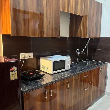 Studio Apartment In גרייטר נוידה מראה חיצוני תמונה