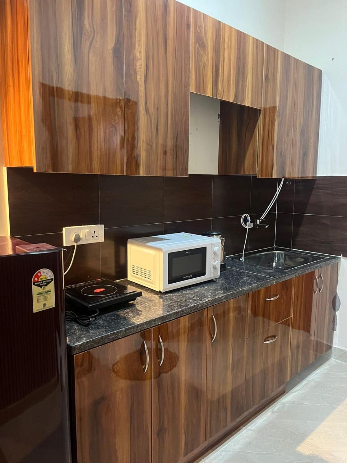 Studio Apartment In גרייטר נוידה מראה חיצוני תמונה