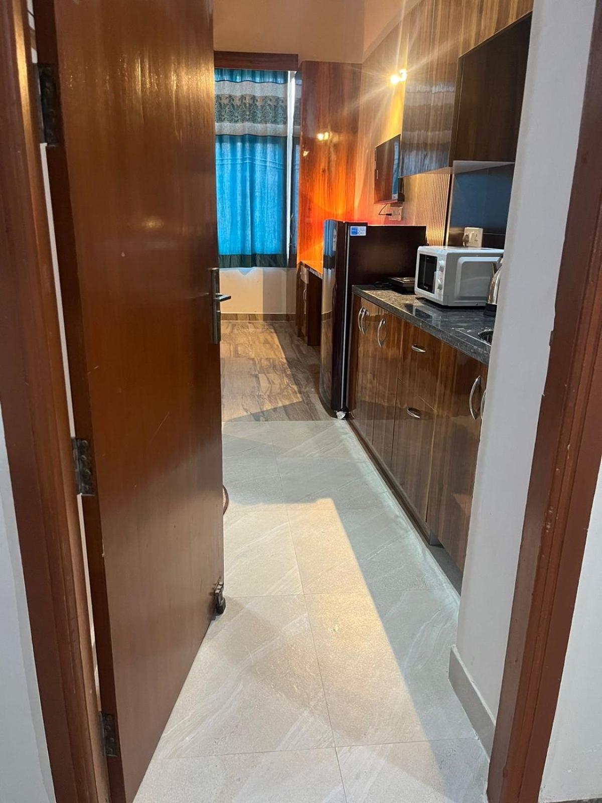 Studio Apartment In גרייטר נוידה מראה חיצוני תמונה